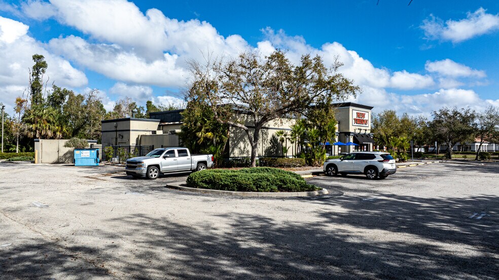 More Photos Of 9001 Park Royal Dr, Fort Myers Restaurant For Sale