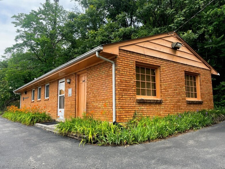More Photos Of 824 Iowa St, Salem Medical For Sale