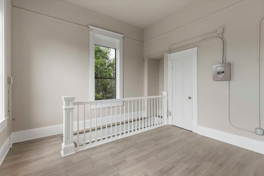 More Photos Of 2024 S Flores St, San Antonio Storefront Retail Residential For Sale