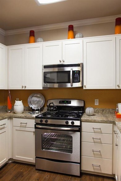 More Photos Of 9400 Corbin Ave, Northridge Apartments For Lease