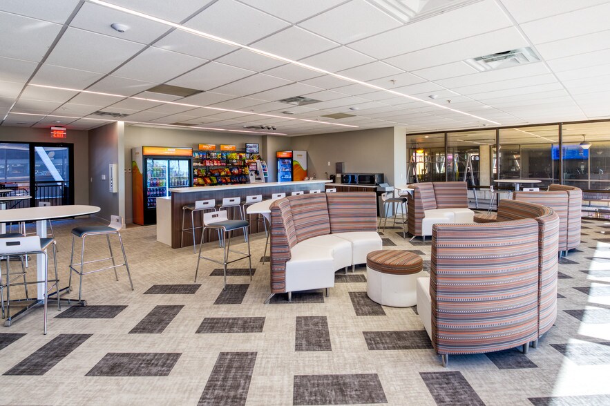 More Photos Of 2200 S Service Rd, Dallas Unknown For Lease