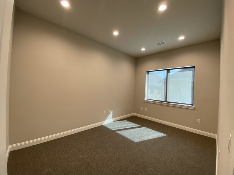More Photos Of 4425 Plano Pkwy, Carrollton Office For Lease