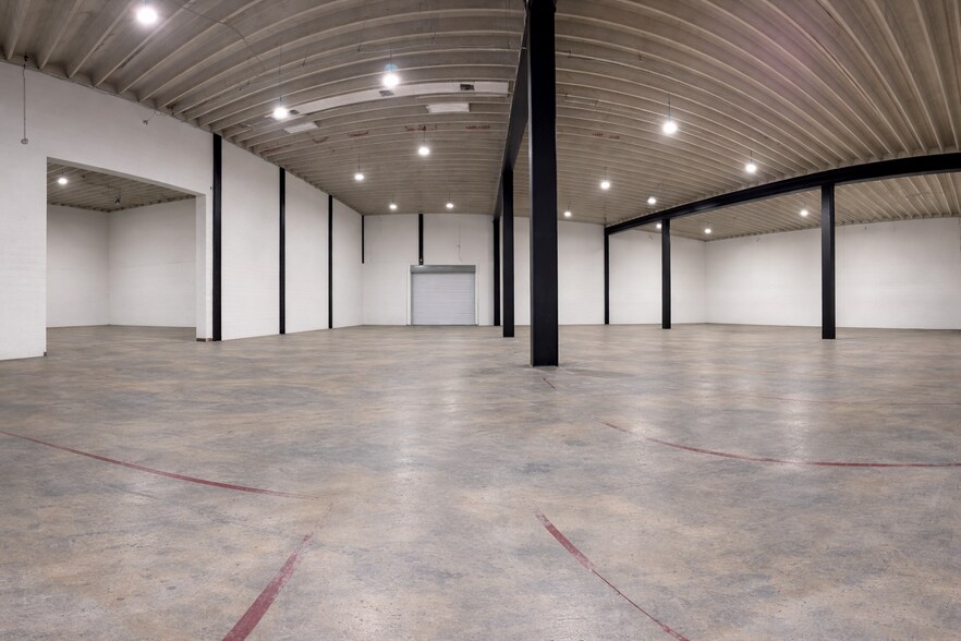 More Photos Of 11441 SW 208th Dr, Miami Warehouse For Lease