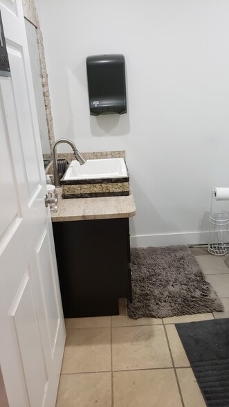 More Photos Of 8800 Venture Ave SE, Calgary Warehouse For Lease