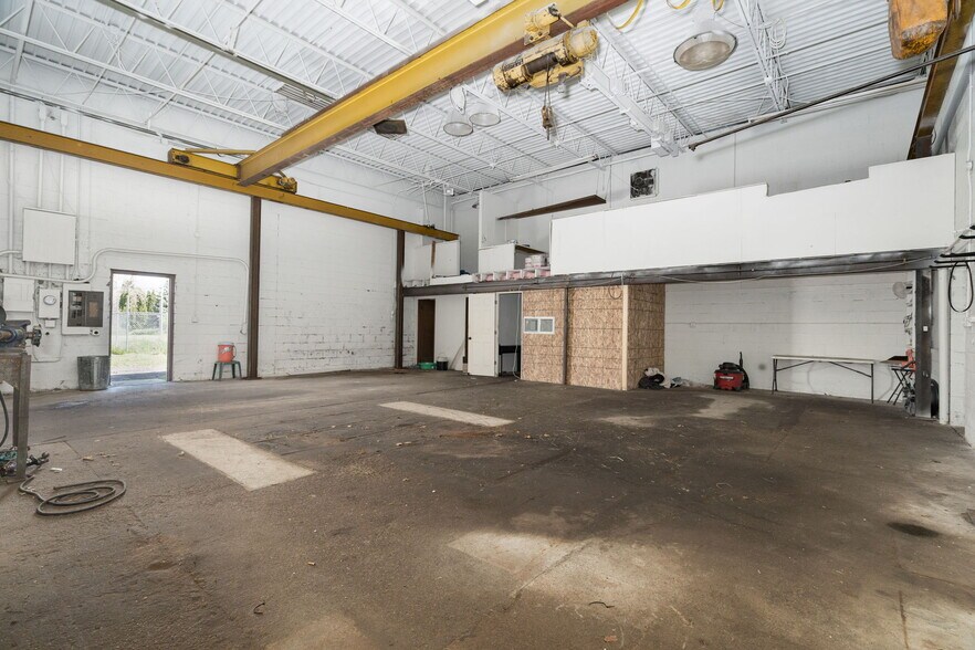 More Photos Of 1816 Larchwood Dr, Troy Warehouse For Sale