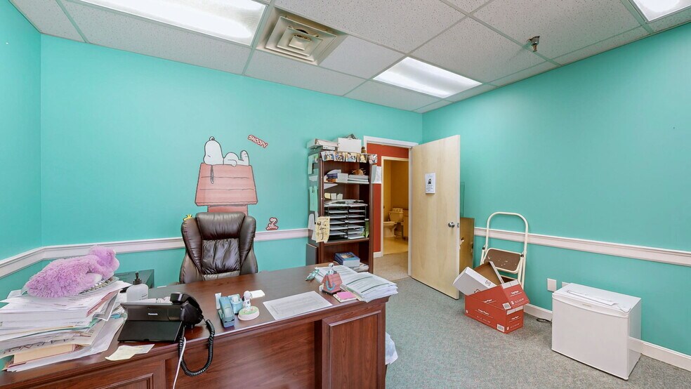 More Photos Of 1701 Spring St, Jeffersonville Medical For Sale