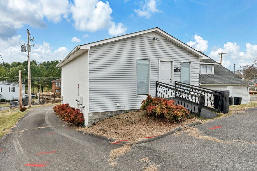 More Photos Of 973 W Main St, Abingdon Specialty For Sale