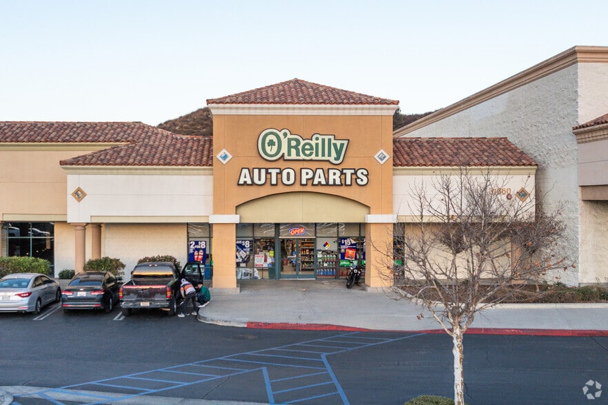 More Photos Of 31700 Grape St, Lake Elsinore Department Store For Lease