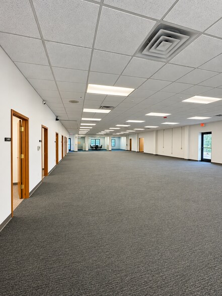 More Photos Of 302-304 Ohio St, Oshkosh Office For Sale