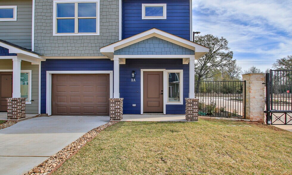 More Photos Of 14010 Longstreet rd, Willis Apartments For Sale