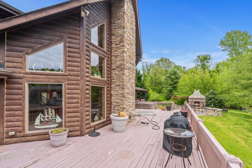 More Photos Of 11501 Popes Head Rd, Fairfax Garden Center For Sale