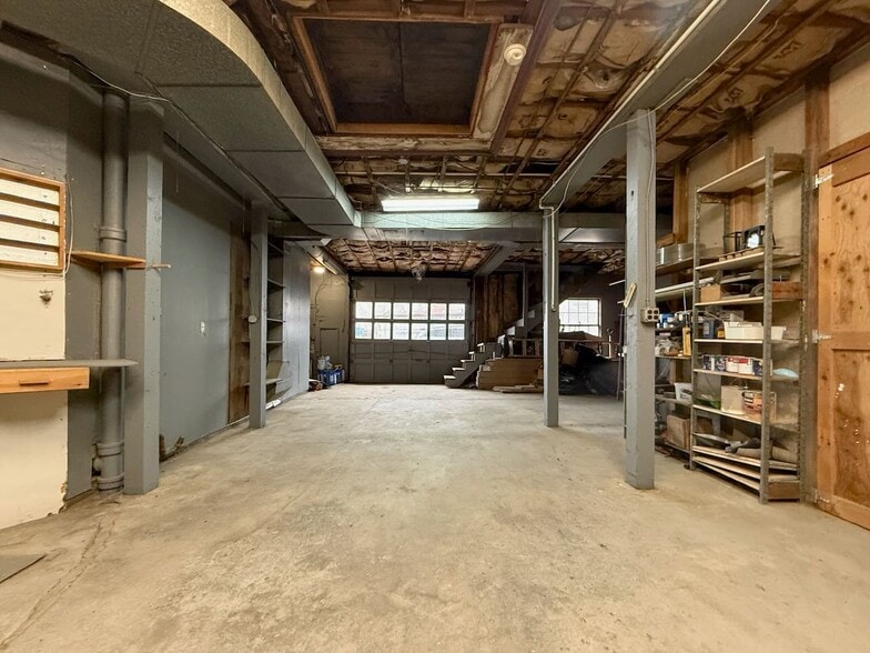 More Photos Of 435 Deerfield St, Greenfield Freestanding For Sale