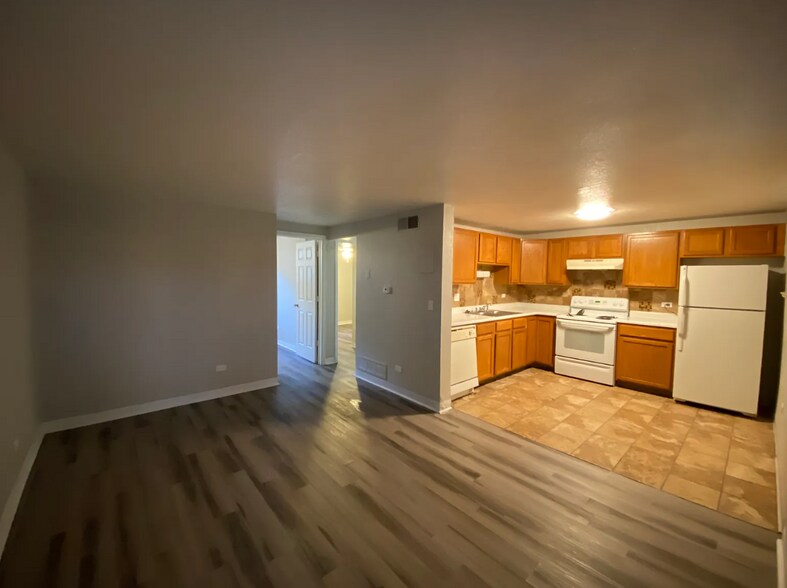 More Photos Of 1415-1425 Kingston St, Aurora Apartments For Sale