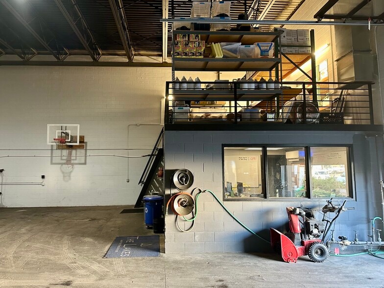 More Photos Of 692 Glendale St, Saint Paul Industrial For Sale