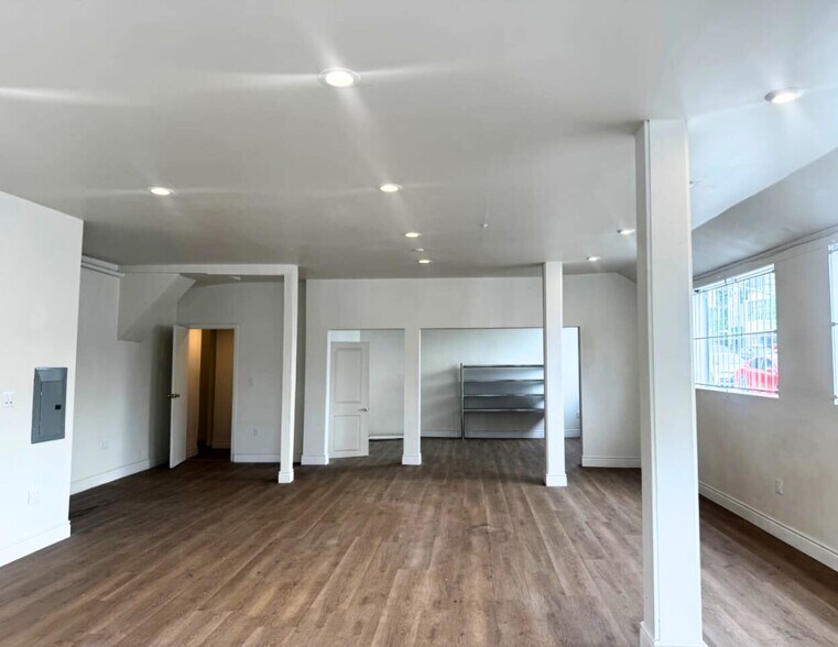 More Photos Of 190 8th St, San Francisco Storefront For Sale