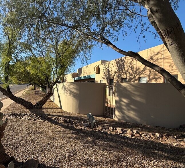 More Photos Of 2101 N Country Club Rd, Tucson Office For Lease