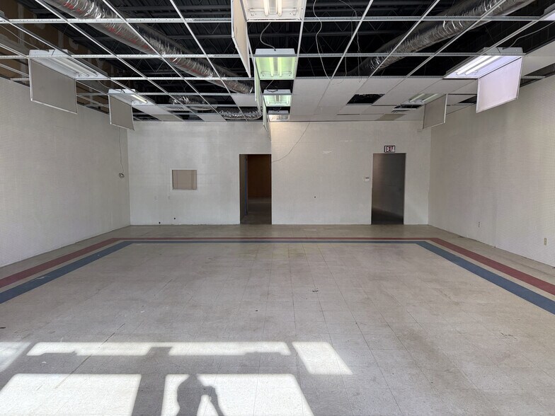 More Photos Of 605-619 S Main St, De Forest Unknown For Lease