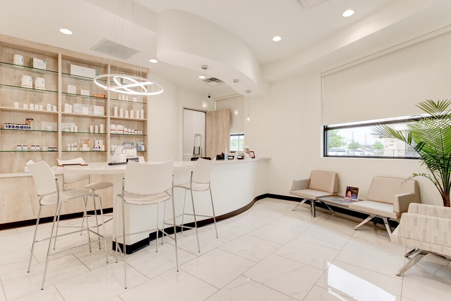 More Photos Of 9545 N Beach St, Fort Worth Medical For Lease