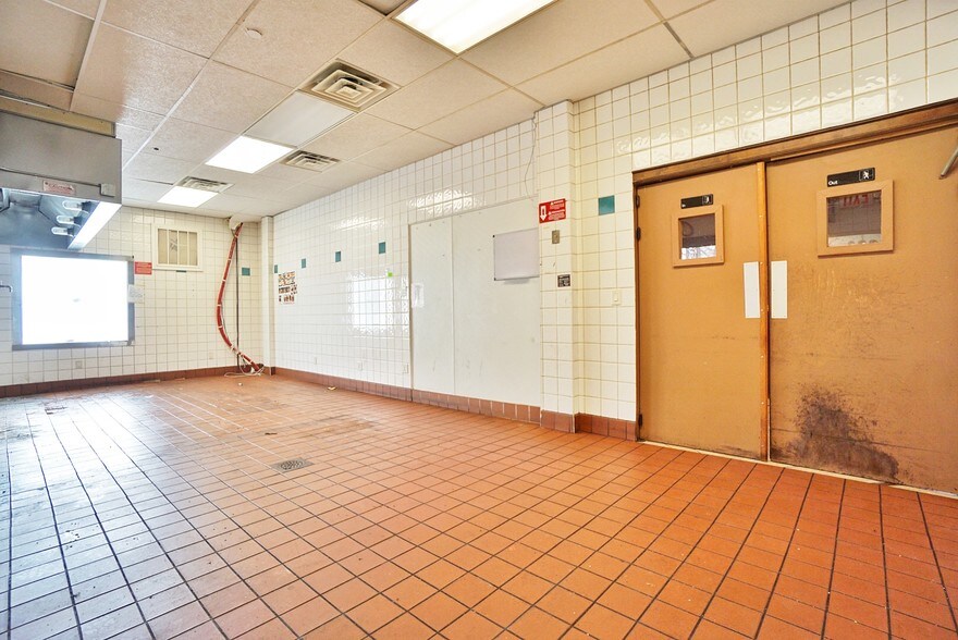 More Photos Of 35 Androvette St, Staten Island Storefront Retail Residential For Lease