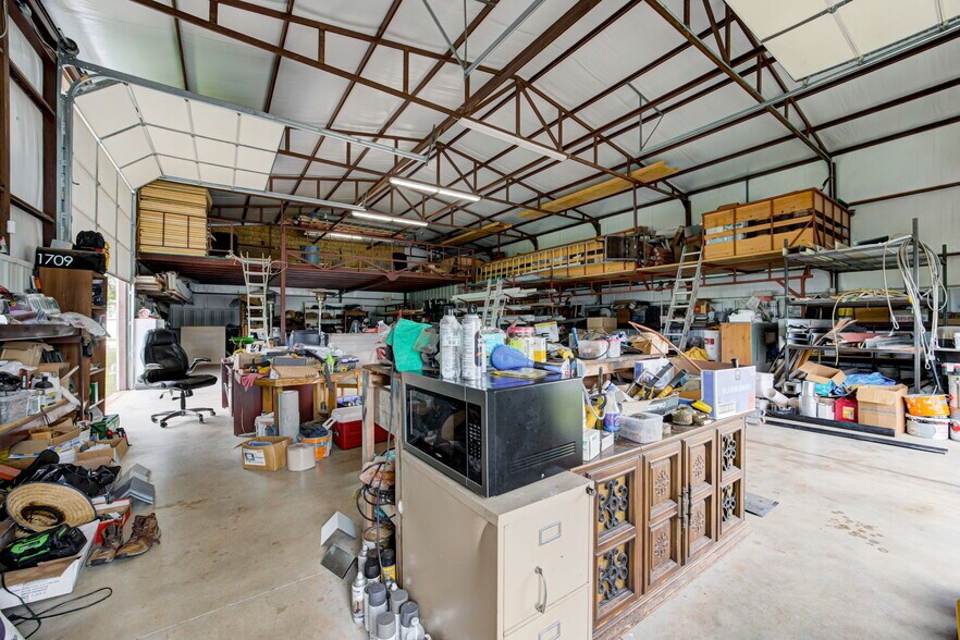 More Photos Of 6712 Pat Ave, Oklahoma City Industrial For Sale