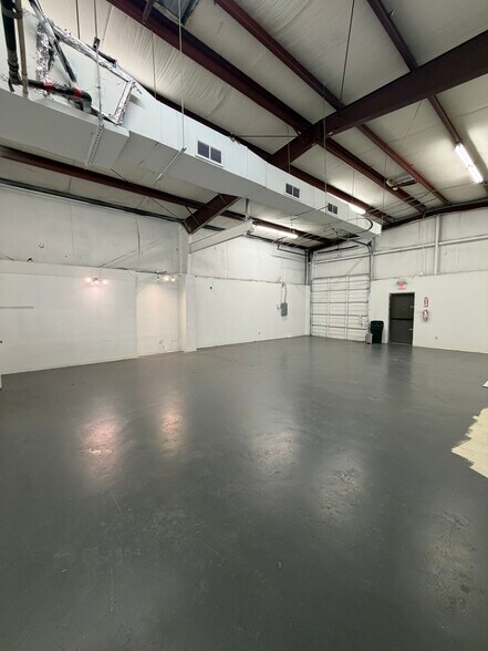 More Photos Of 4429 Spencer Hwy, Pasadena Warehouse For Lease
