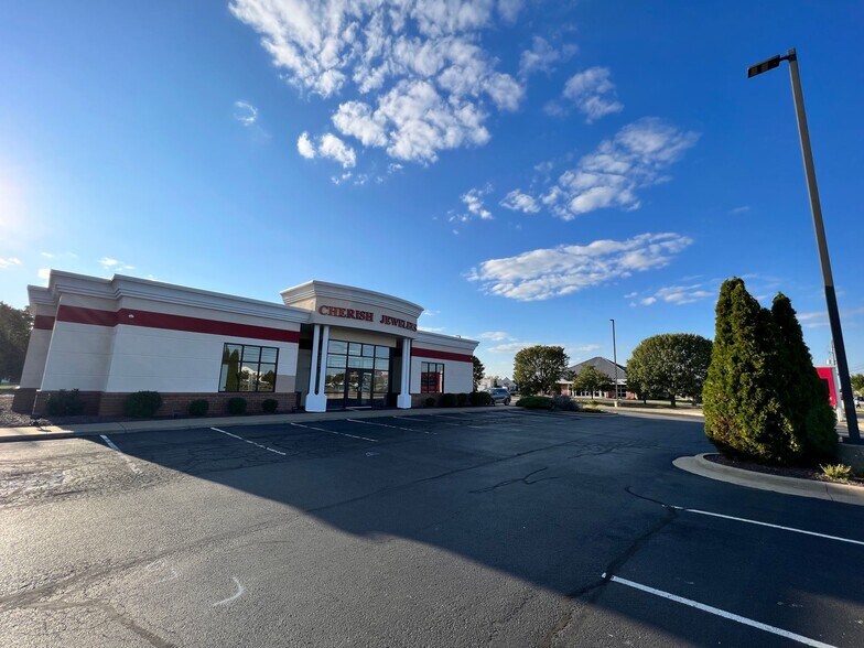 More Photos Of 944 N Burkhardt Rd, Evansville Freestanding For Lease