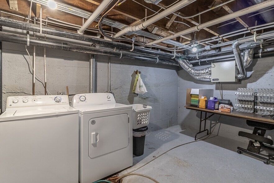 More Photos Of 25 S Park Ave, Le Center General Retail For Sale