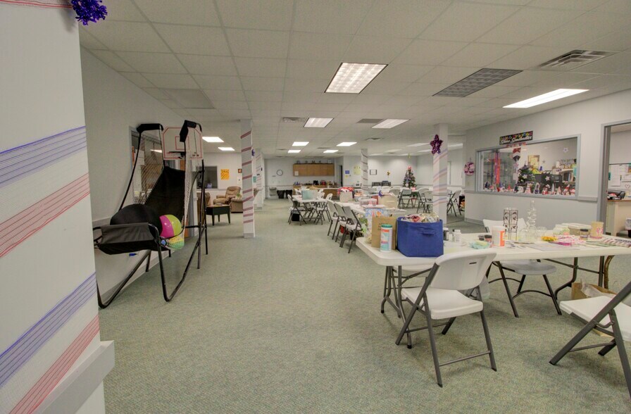 More Photos Of 224 E Main St, Ottawa Office For Sale