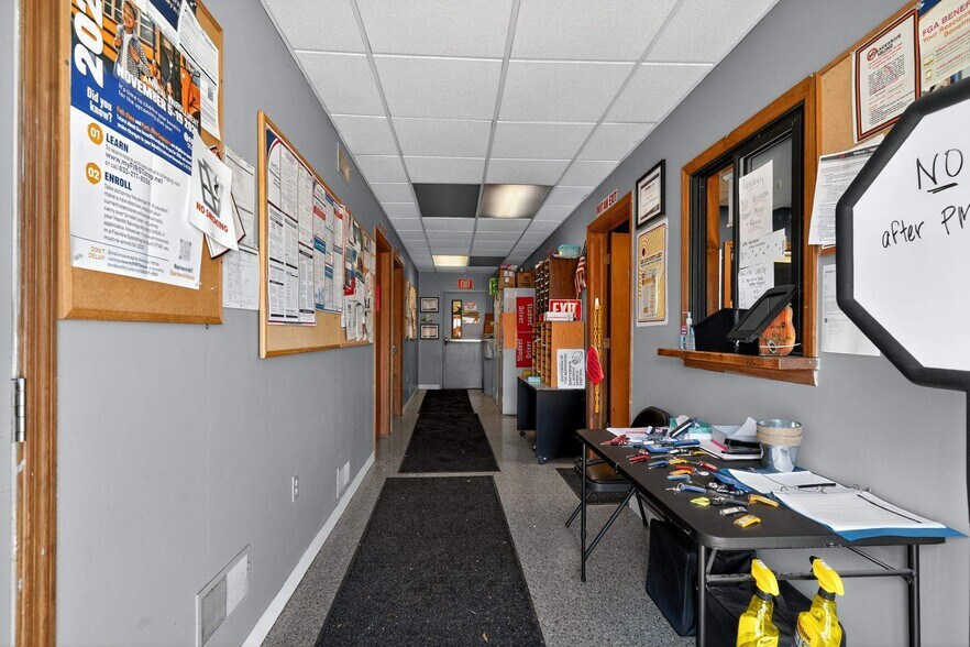 More Photos Of 905 Sampson St, New Castle Service For Sale