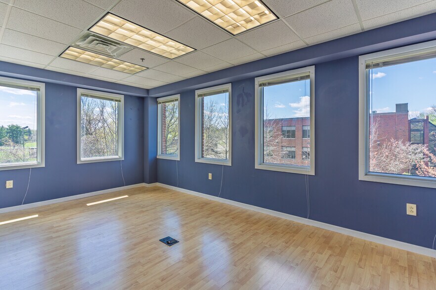 More Photos Of 370 E Maple Ave, Langhorne Office For Lease