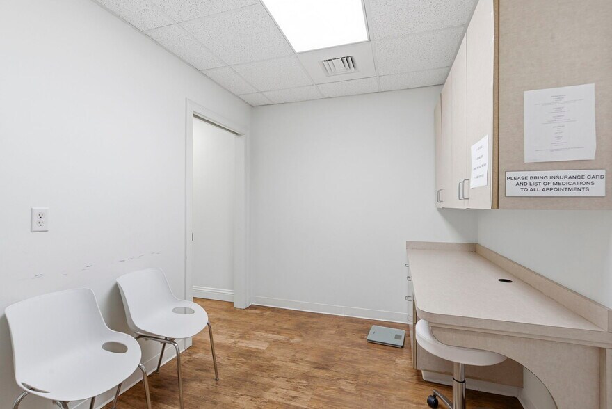 More Photos Of 5552 N Farmer Branch Rd, Ozark Office For Sale