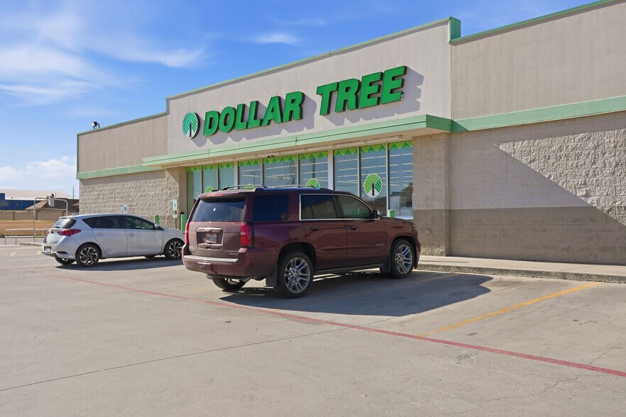 More Photos Of 224 S FM 1346, La Vernia Freestanding For Sale