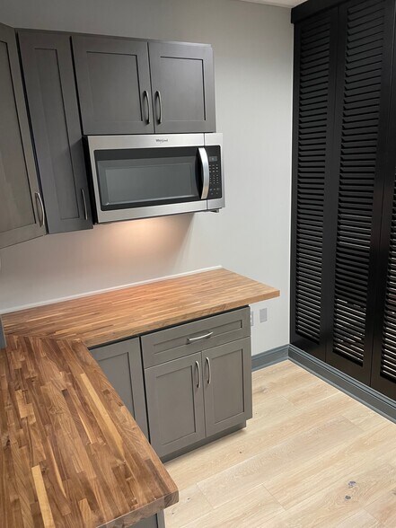 More Photos Of 3850 Bessemer Rd, Mount Pleasant Office Residential For Lease