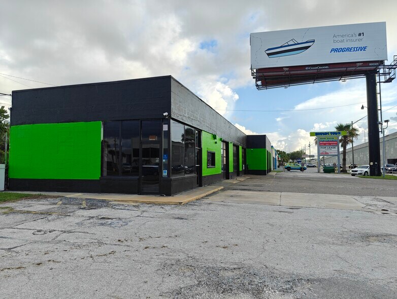 More Photos Of 18300 US Highway 19 N, Clearwater Auto Repair For Lease