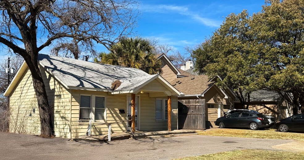 More Photos Of 4500 Avenue B, Austin Medical For Sale