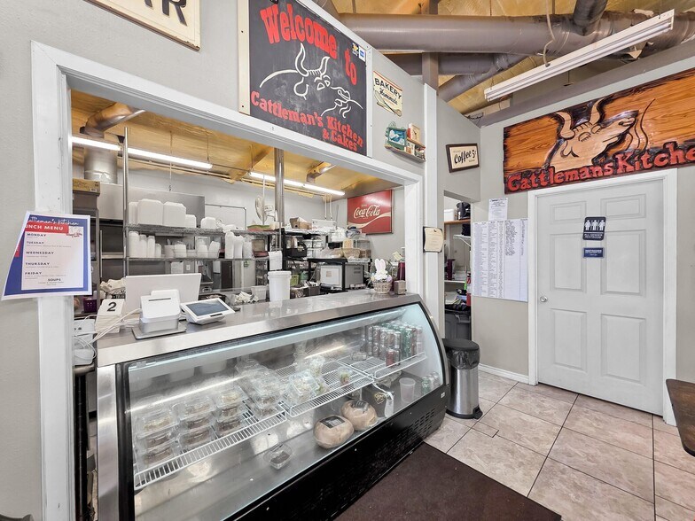 More Photos Of 1220 Highway 124, Winnie Service Station For Sale