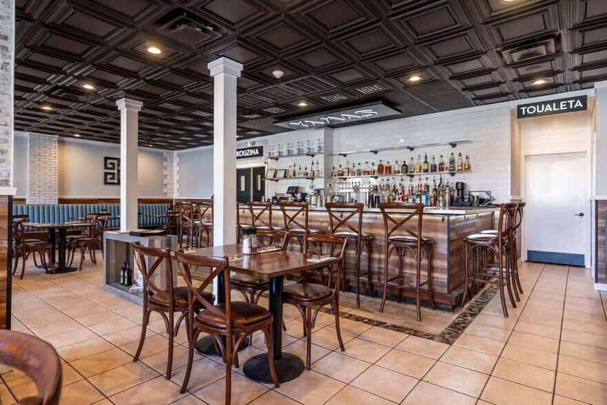 More Photos Of 7588 N Broadway, Red Hook Specialty For Sale