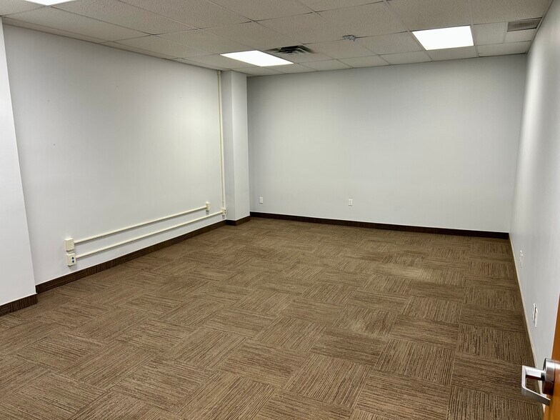 More Photos Of 1481 Ouellette Av, Windsor General Retail For Lease