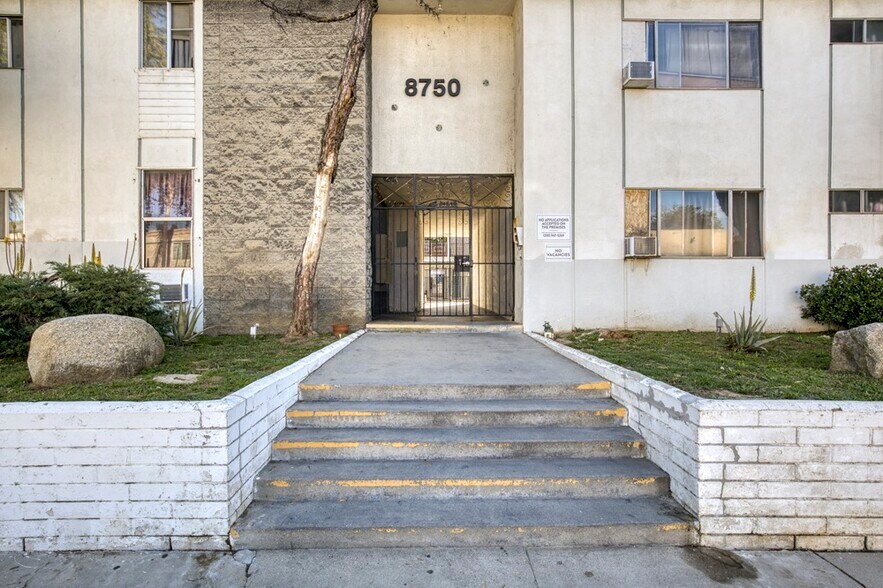 More Photos Of 8750 Owensmouth Ave, Canoga Park Apartments For Sale