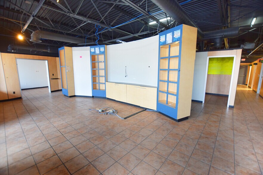 More Photos Of 1344-1358 E Bristol Rd, Burton Freestanding For Lease