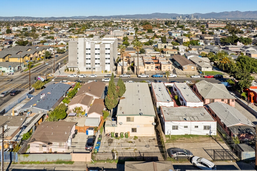 More Photos Of 732 W 76th St, Los Angeles Apartments For Sale