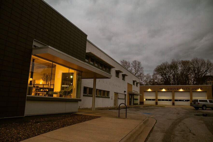 More Photos Of 620 N College Ave, Fayetteville Office For Sale