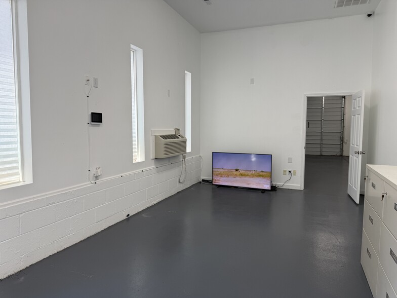 More Photos Of 2066 Juniper Lake Rd, West End Flex For Lease