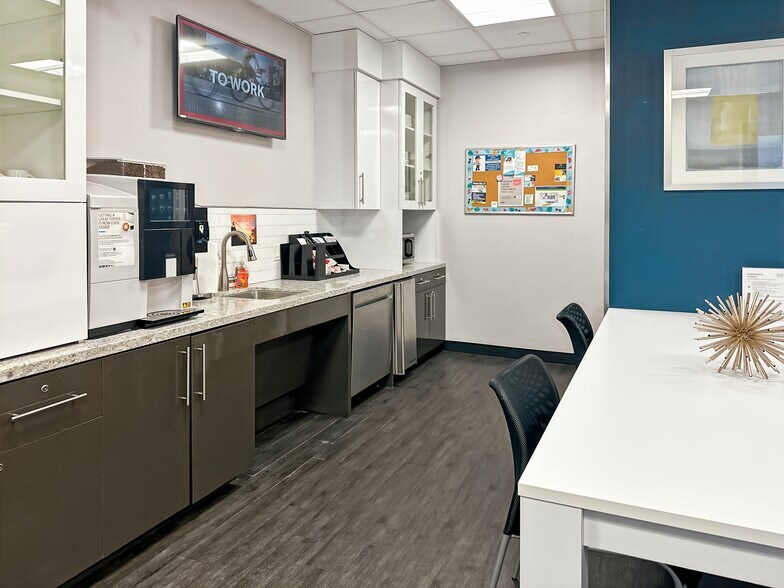 More Photos Of 6575 West Loop South, Bellaire Coworking Space