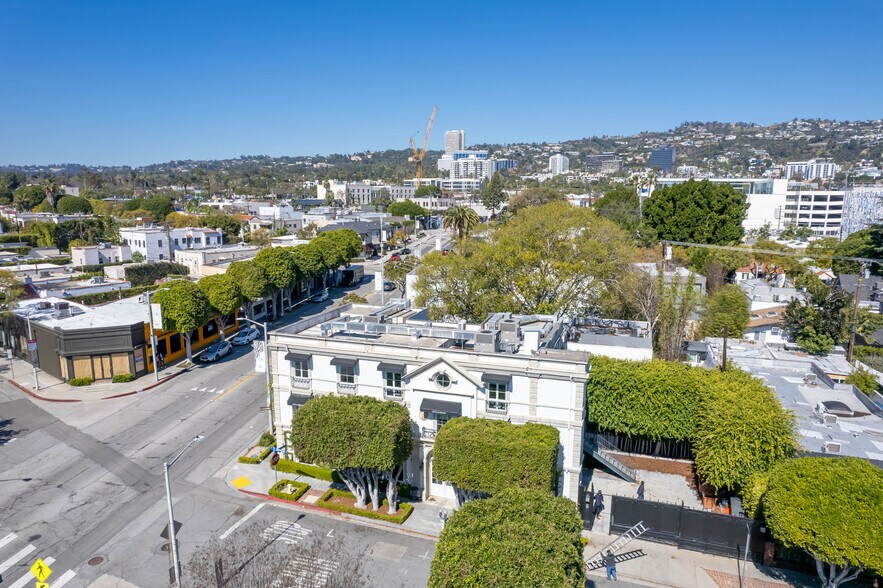 More Photos Of 454 N Robertson Blvd, Los Angeles Storefront Retail Residential For Lease