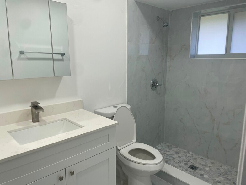 More Photos Of 5923 Pierce St, Hollywood Multifamily For Sale
