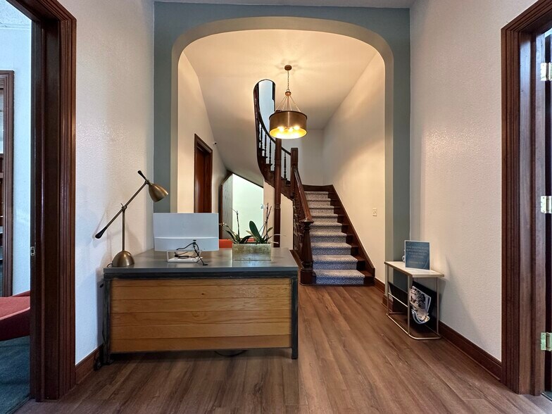 More Photos Of 901 Mason St, San Antonio Office For Lease