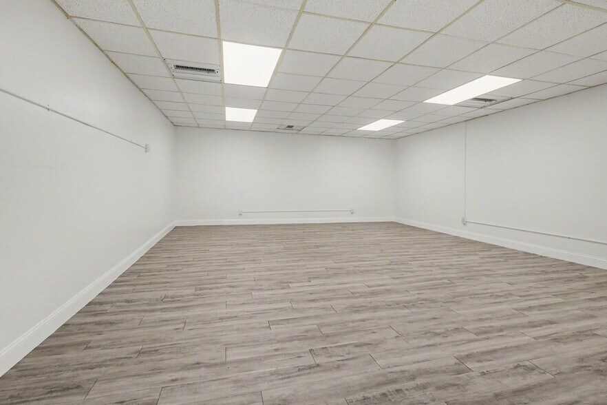 More Photos Of 1288 N Tamiami Trl, North Fort Myers Office For Sale