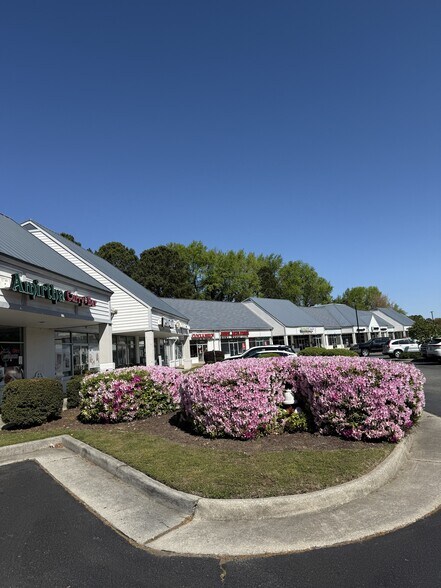 More Photos Of 12715 Warwick Blvd, Newport News General Retail For Lease