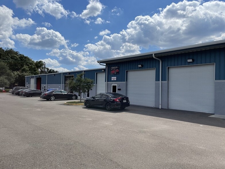 More Photos Of 4402 W Crest Ave, Tampa Warehouse For Lease